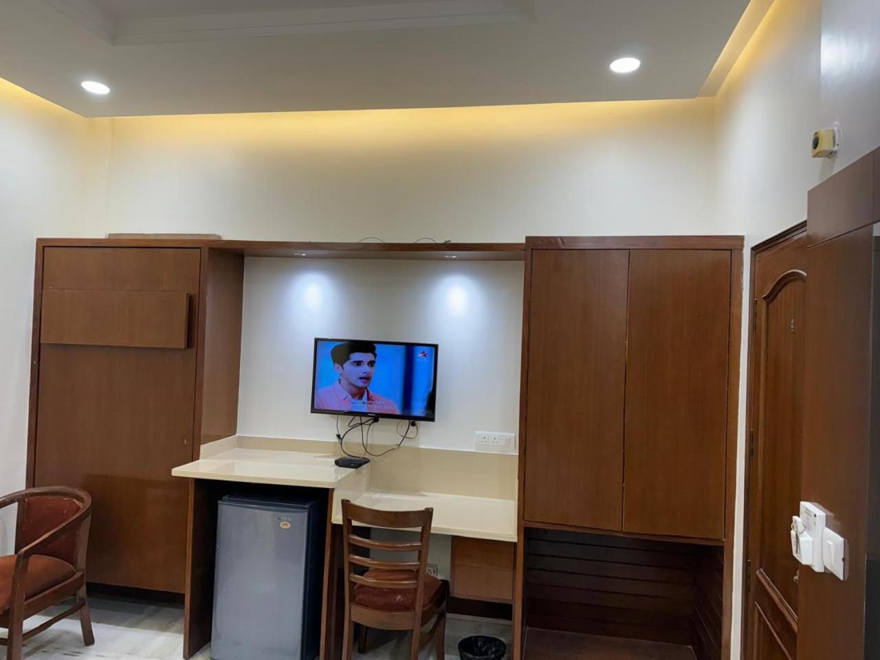 Hotel C Park - Karol Bagh, New Delhi Exteriör bild