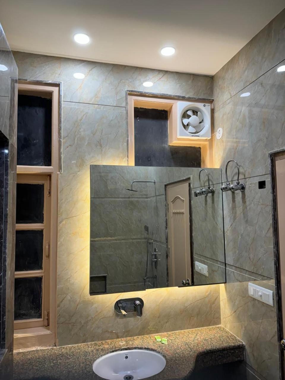 Hotel C Park - Karol Bagh, New Delhi Exteriör bild