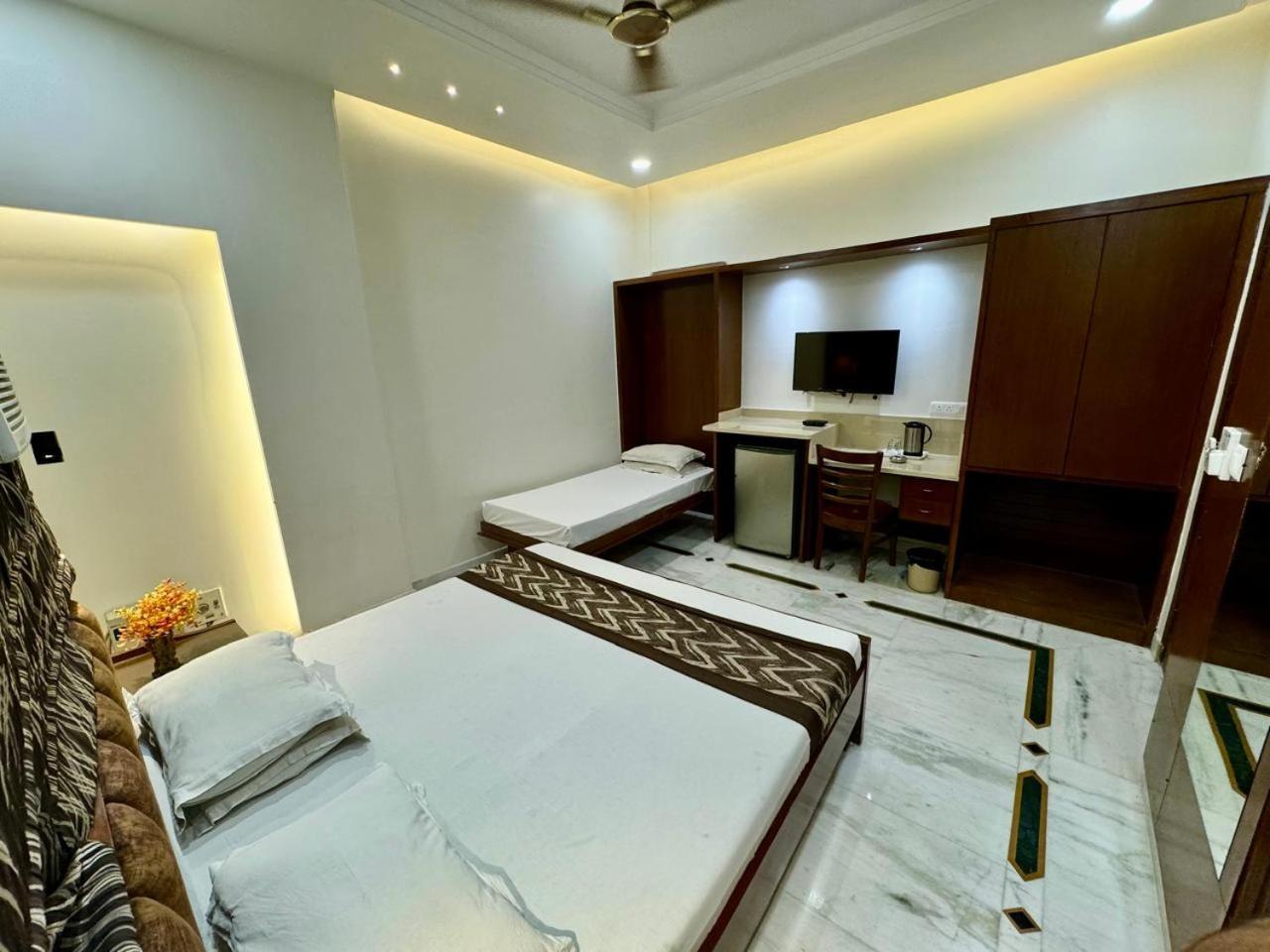 Hotel C Park - Karol Bagh, New Delhi Exteriör bild
