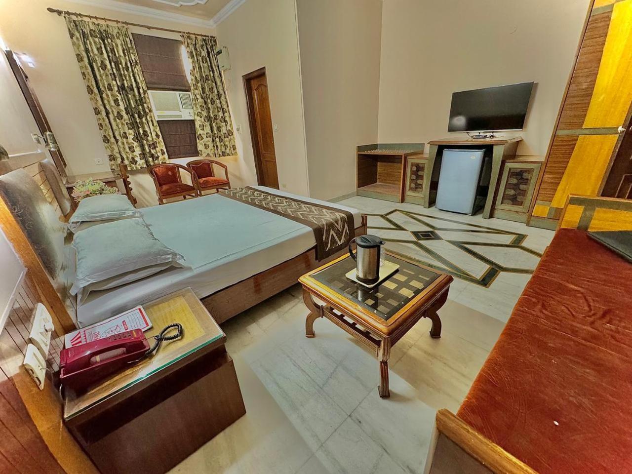 Hotel C Park - Karol Bagh, New Delhi Exteriör bild